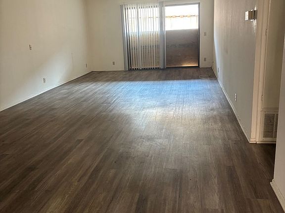 4th image of 1219 N Columbus Ave #208