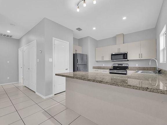 4th image of 3811 Paola St #3