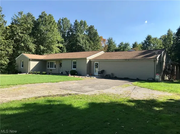 4781 Oak St, Lowellville, OH 44436