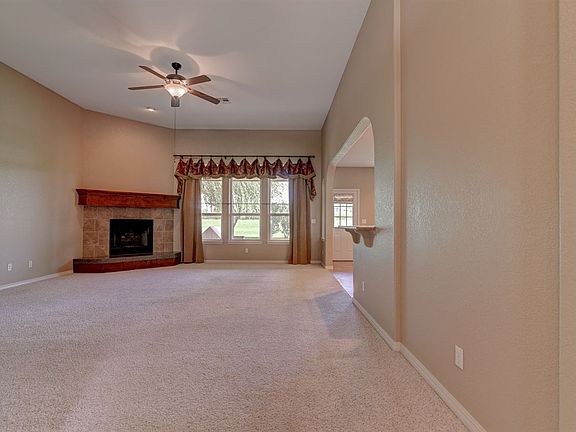 5th image of 105 Fairway Dr
