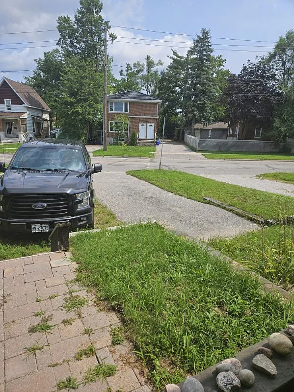 Innisfil St, Barrie — Photo 4