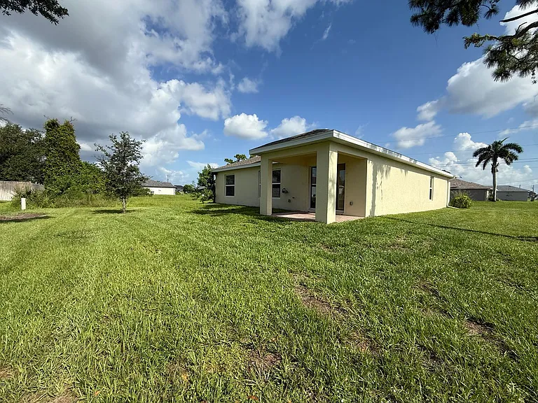 1108 NE 36th Ln — Photo 33