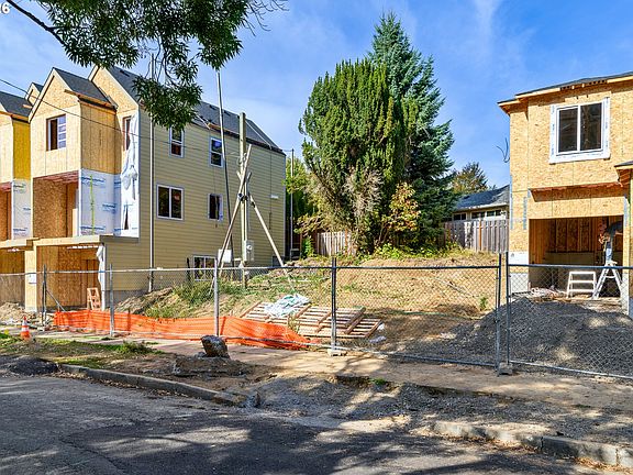2nd image of SE Waverleigh Blvd