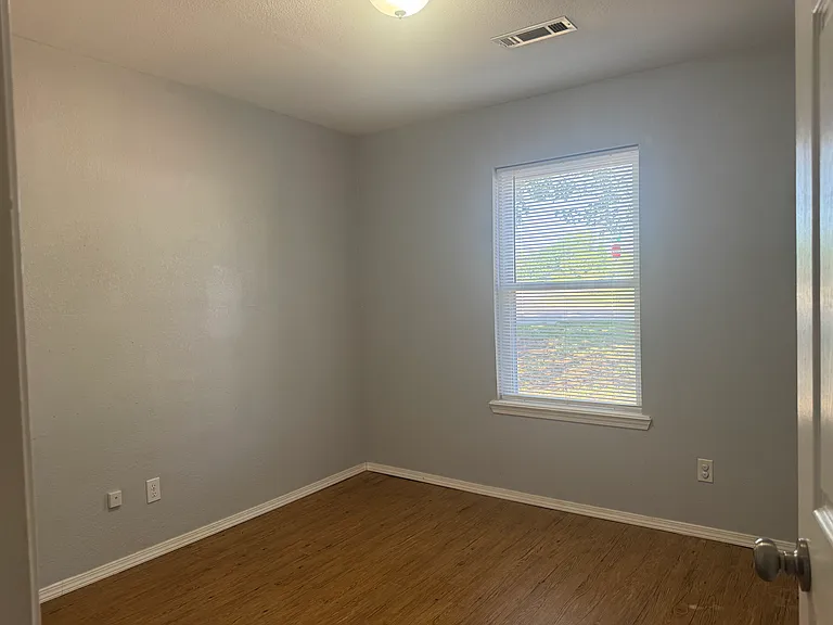 1230 S Sherman Ave — Photo 9