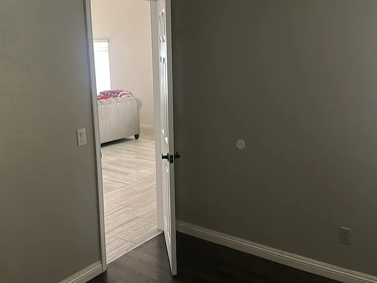 2429 Greenwich Dr — Photo 3