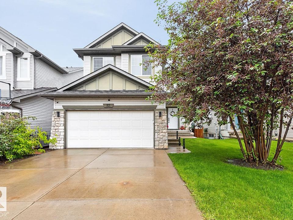 1st image of 82 Carlyle Cres