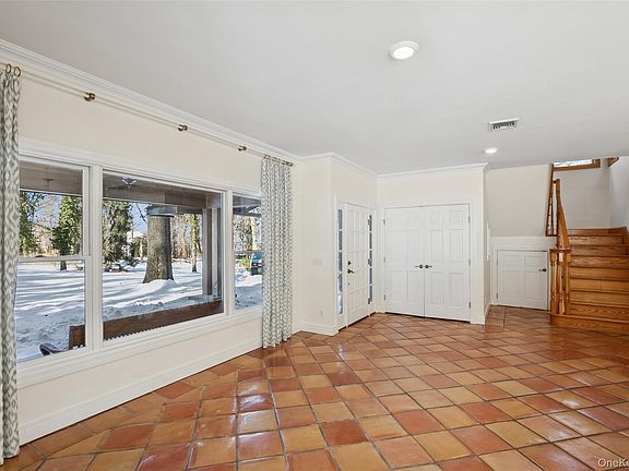 4th image of 85 Cove Road