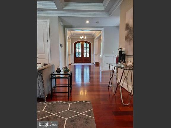 4th image of 6911 Rosemont Dr
