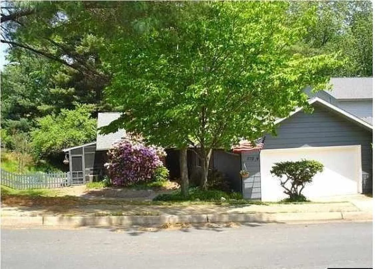 279 Tennis Dr photo 1