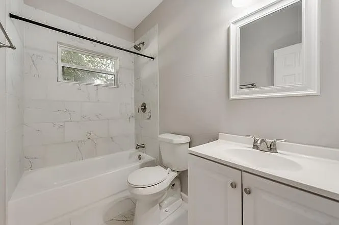 919 W Collins St — Photo 7
