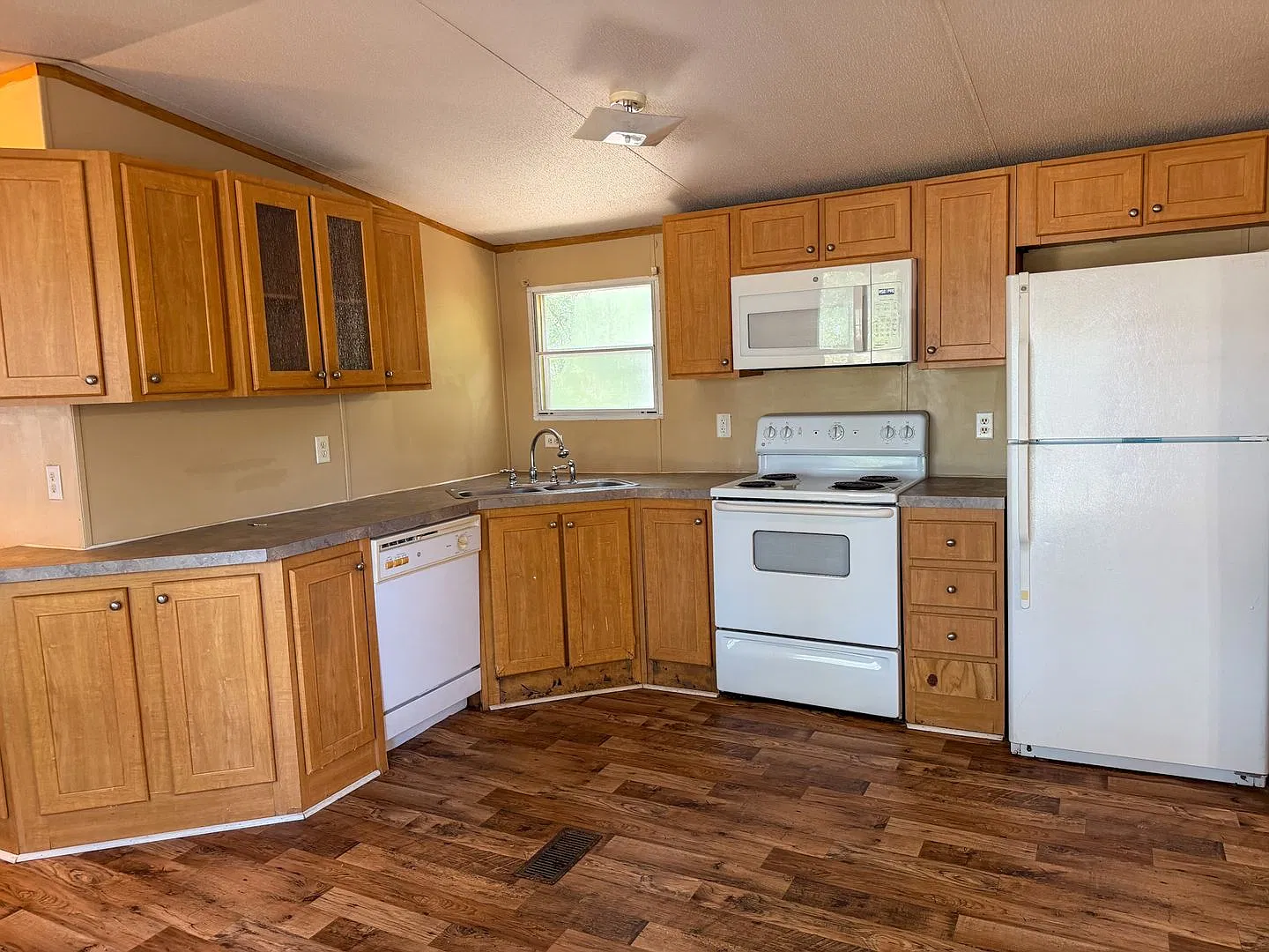 6252 Possum Ridge Road — Photo 3