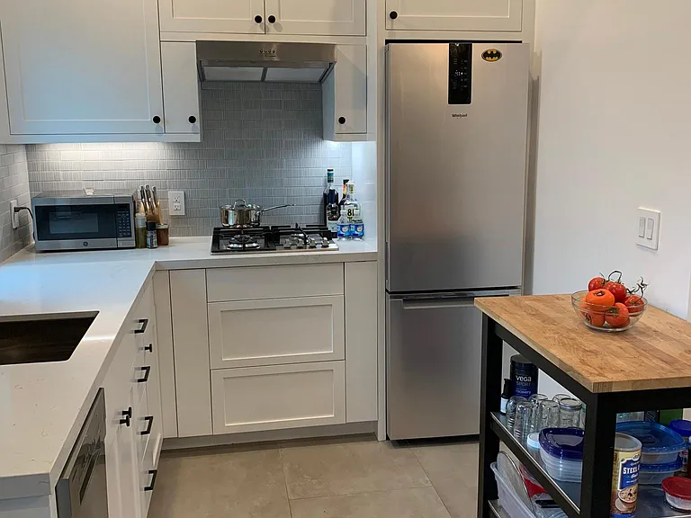 2122 Kelton Ave — Photo 4