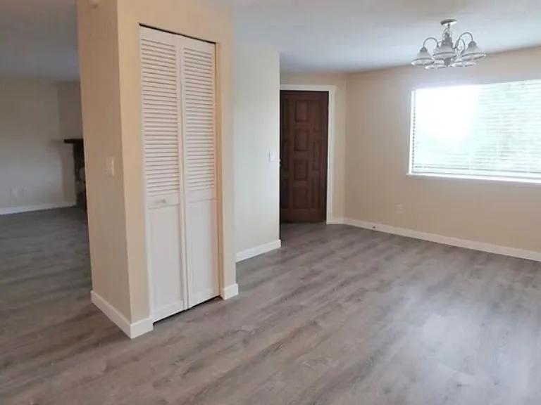 Royal View Apartments — Photo 3