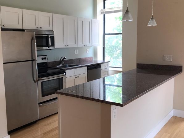 2733 Woodburn Ave Unit 204