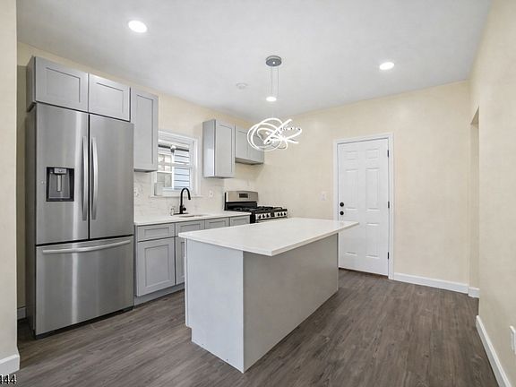 5th image of 36 Chelsea Ave