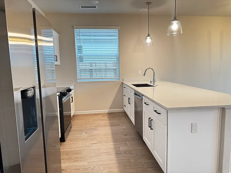4188 N Tisha Ave — Photo 3