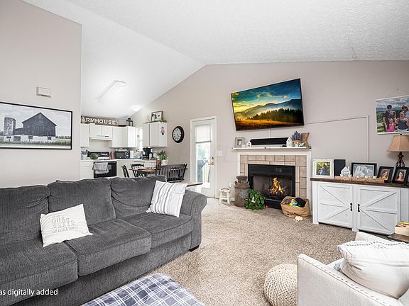 5th image of 720 Village Blvd Unit B