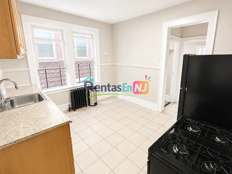 81 Montgomery Ave #2B — Photo 4