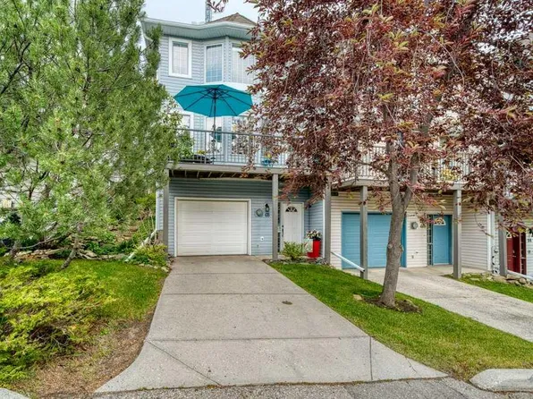 68 S Patina Point SW, Calgary, AB T3H 3J7