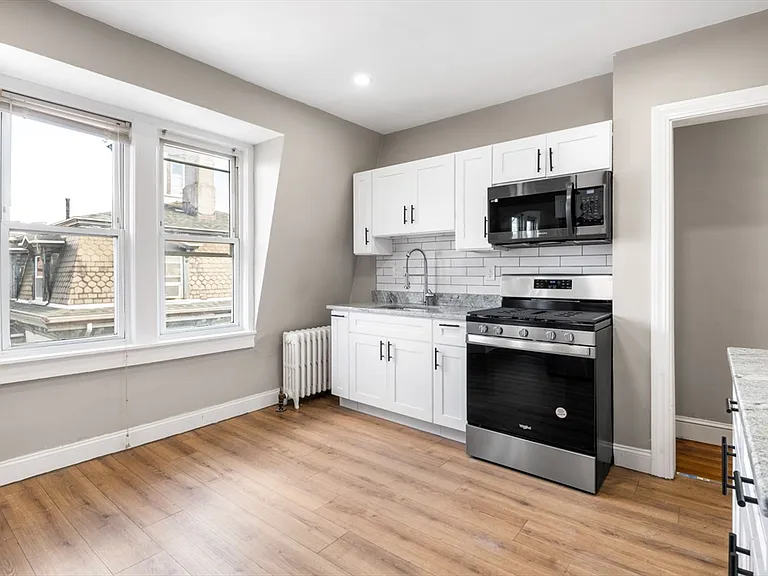 501 Warren St #6 — Photo 2
