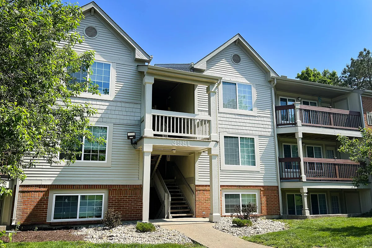 Building Photo - The Vinings Apartments