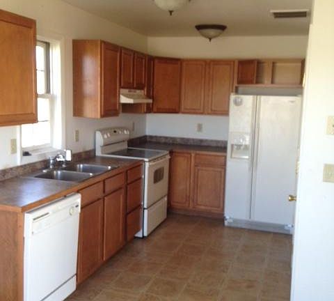 3rd image of 101 Hyland Ct