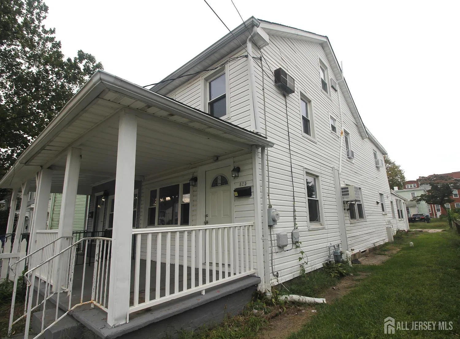 3 bed, 1.5 bath, 1687 sqft, $2,100 — Photo 2