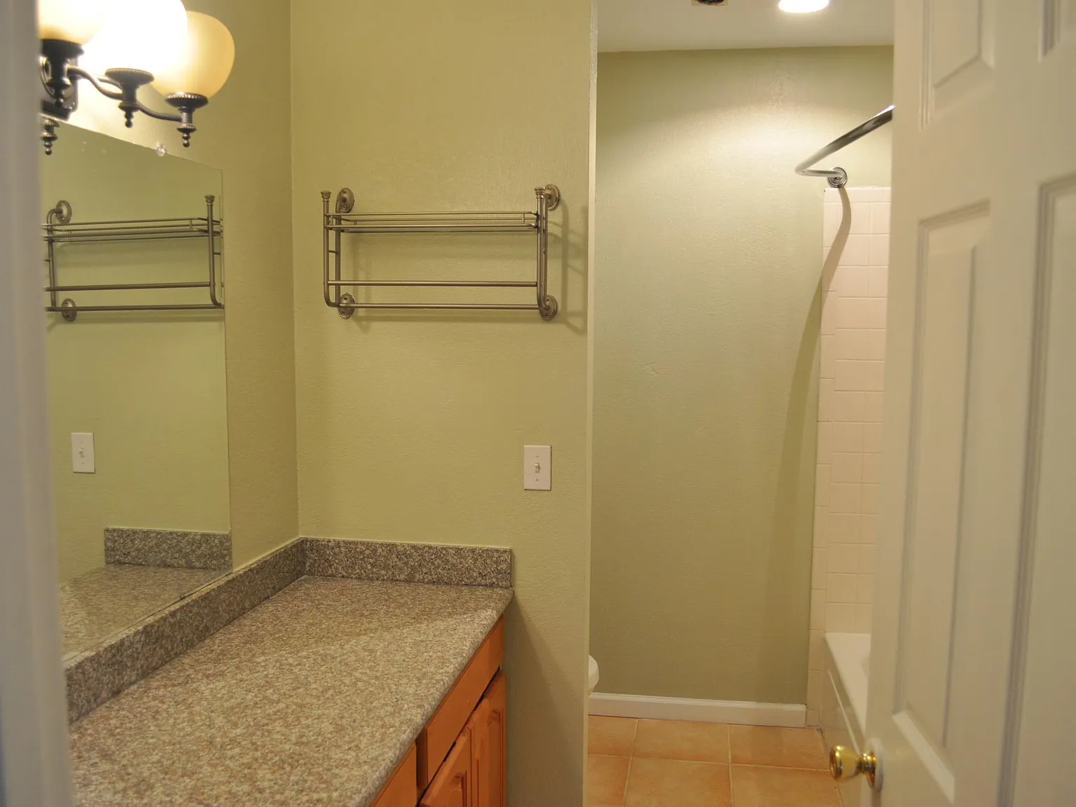 2 bed, 983 sqft, $3,400 — Photo 3