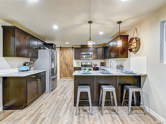 4th image of 16221 Dogwood Ln