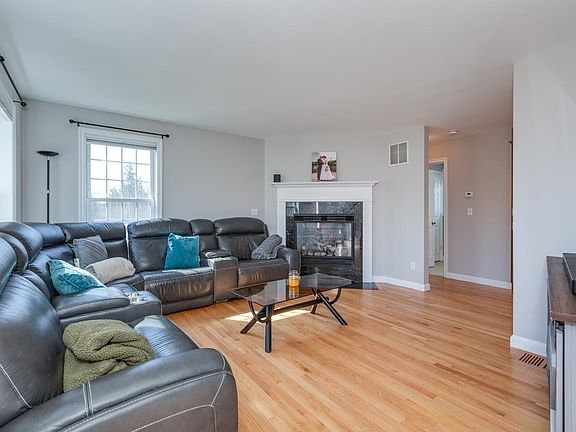 5th image of 19 Waterford Dr