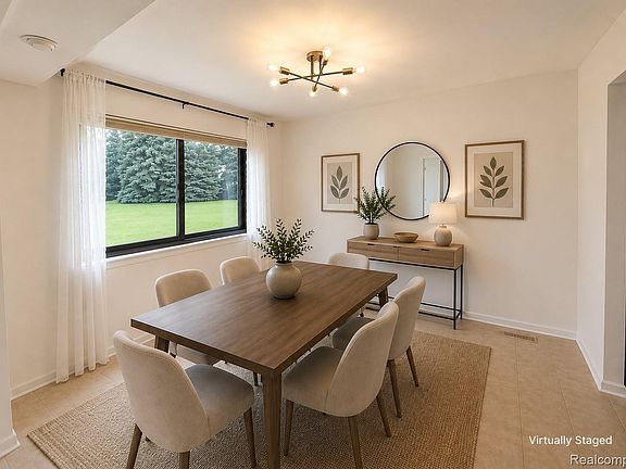 4th image of 2910 Moon Lake Dr