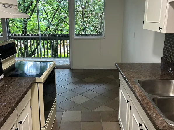 5912 Hastings St #48, Burnaby, BC V5B 1R6