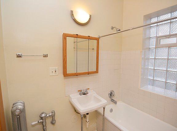 3rd image of 6250 N Winthrop Ave APT 202