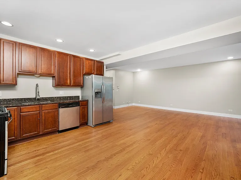 6300 N Rockwell St #B2 — Photo 7