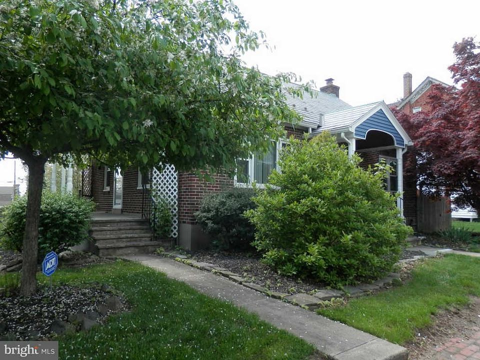 2nd image of 520 Main St