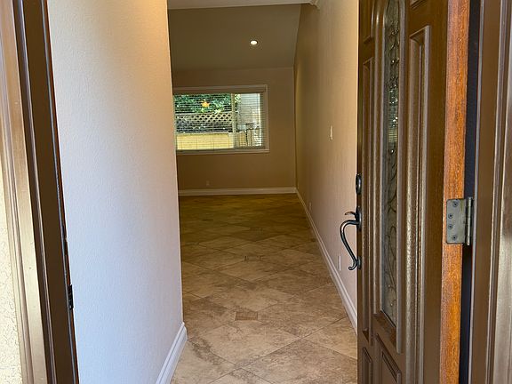 Entrance/foyer.