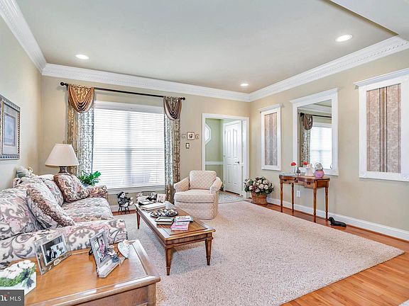 4th image of 1106 Churchill Ln