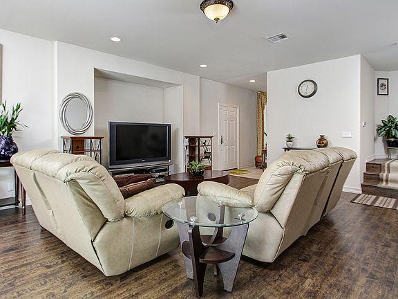 3rd image of 4247 W 190th St