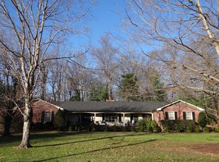 Robin Ln, Cookeville, TN 38501