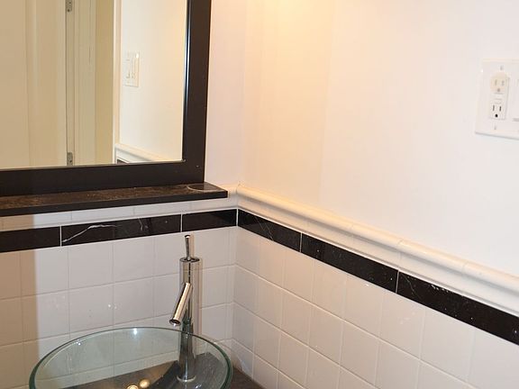 4th image of 941 Washington Ave APT 3D