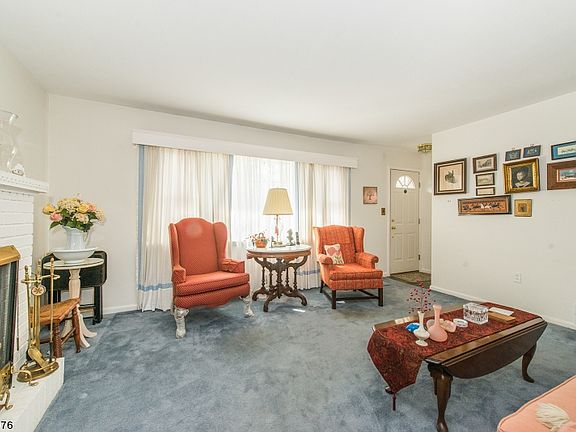 4th image of 241 Schuyler Ave