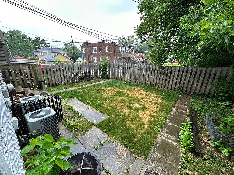 E Tompkins Ave 178-180 JLS — Photo 16