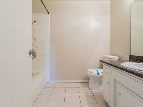 5th image of 42426 Acacia Ave