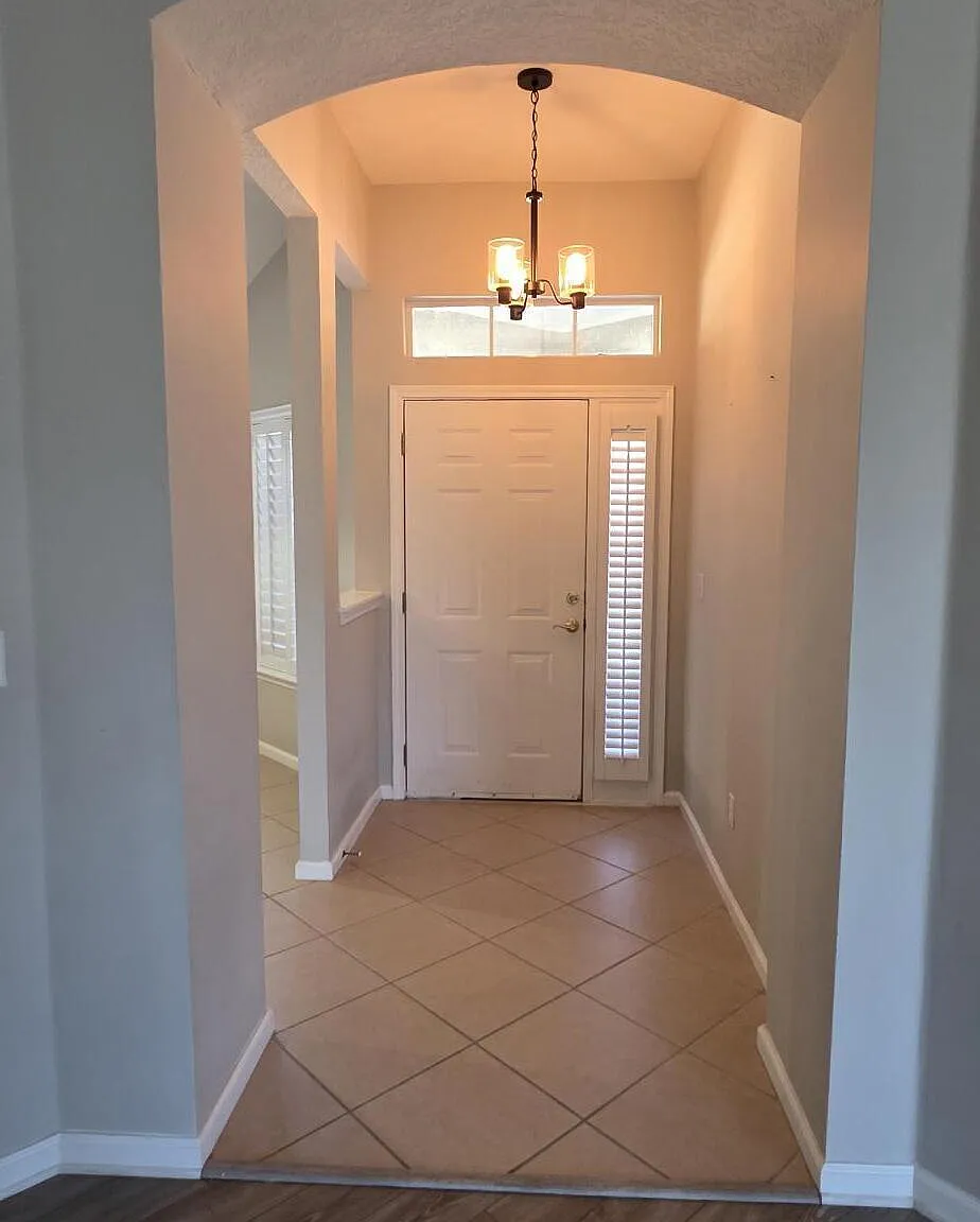 3 bed, 2.5 bath, 2029 sqft, $2,200 — Photo 3
