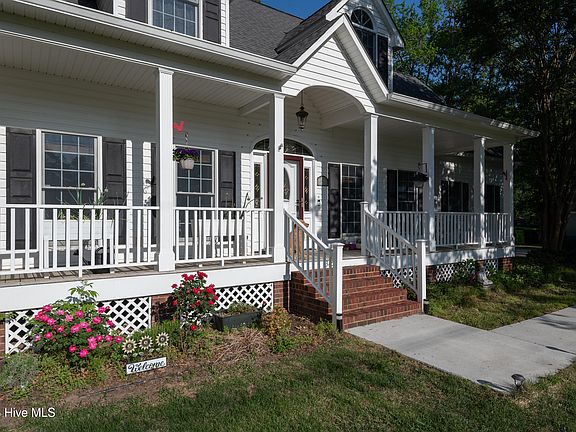 4th image of 3655 Hillcrest Drive