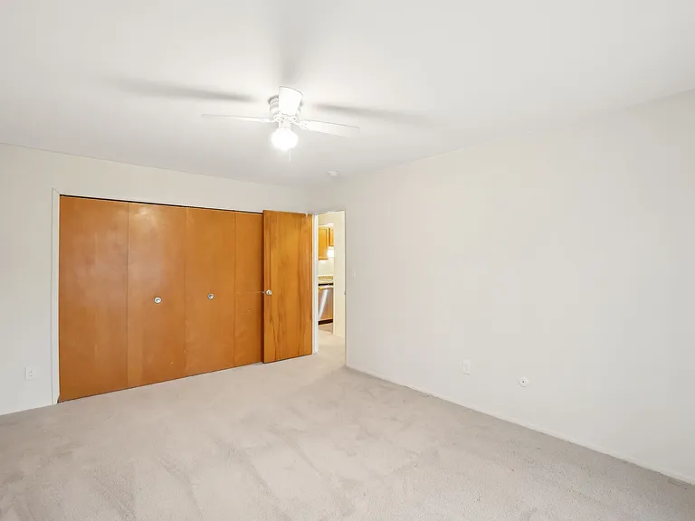 Cambridge Apartments — Photo 6