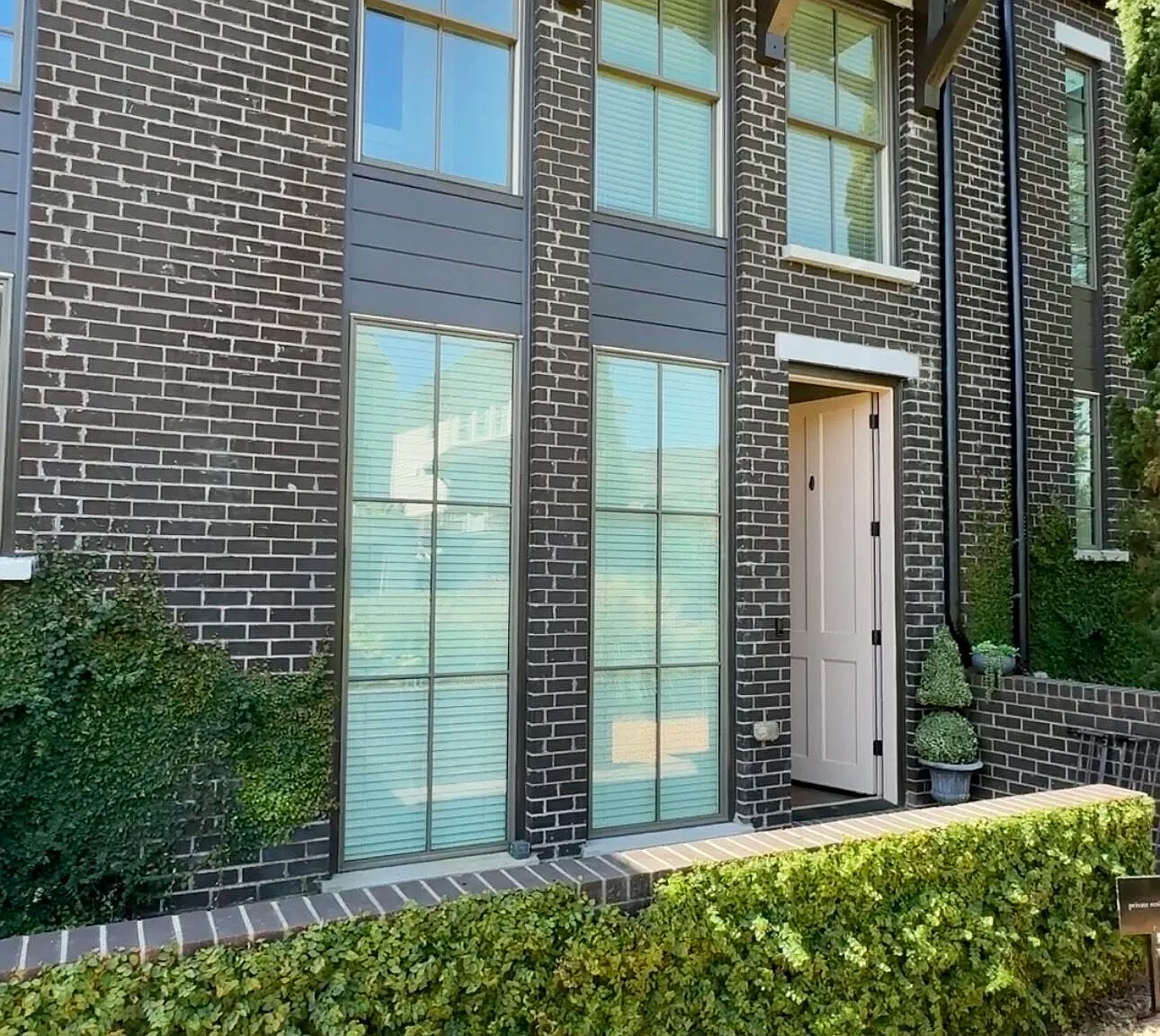 4 bed, 2.5 bath, 1728 sqft, $3,950 — Photo 1