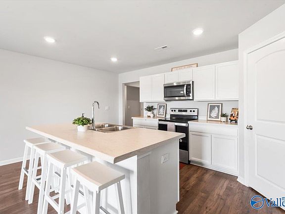 4th image of 100 Oliver Ct