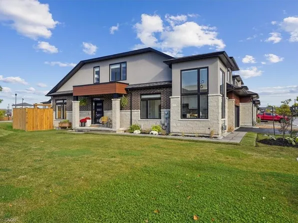 52 Welch Ln, Hamilton, ON L9C 0G1