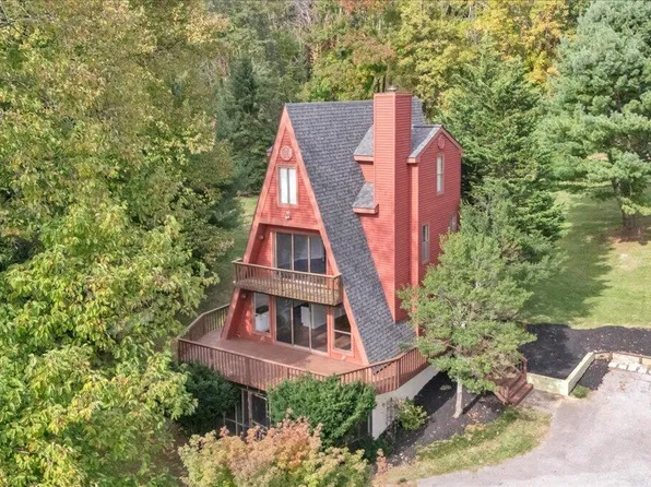 9476 Airpoint Dr, Bent Mountain, VA 24059